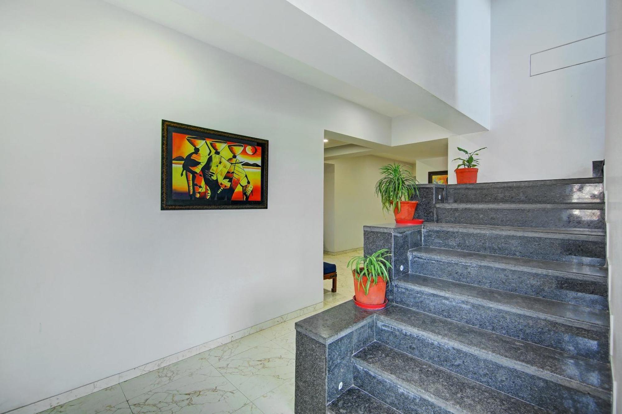 Super Townhouse Geetanjali Inn Gurgaon Exterior photo